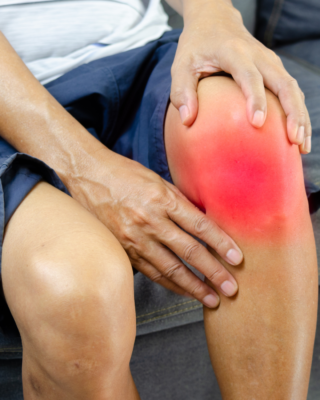 οστεοχονδρίτιδα γόνατος man in knee pain